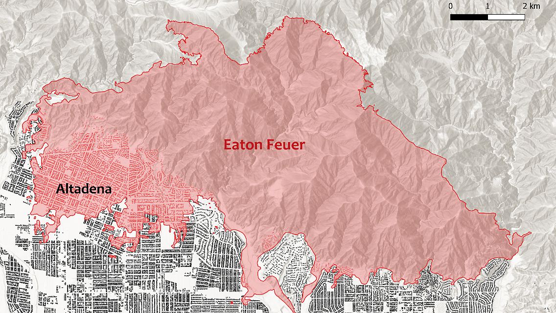 Mehr als 11.000 Gebäude könnten in dem Eaton-Feuer beschädigt oder zerstört worden sein. Betroffen ist vor allem der Stadtteil Altadena.