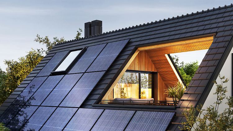 Erzeugt eine PV-Anlage mehr Strom, als verbraucht wird, lohnt sich ein Stromspeicher. Was sollten Nutzer wissen?