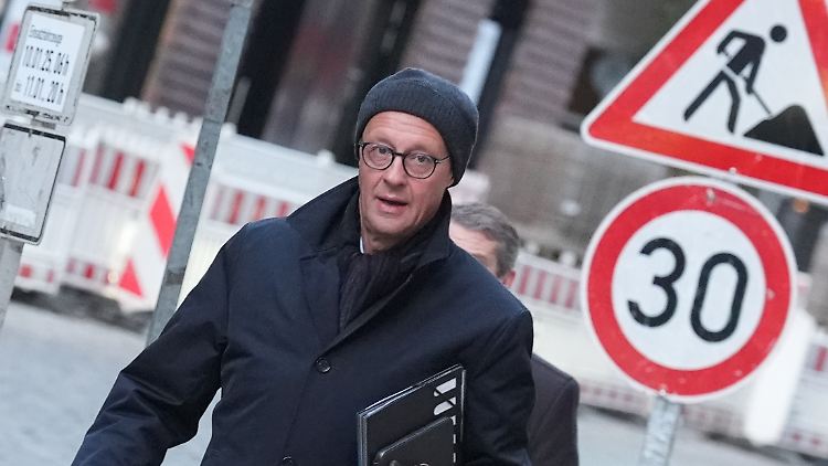 CDU-Chef Merz sieht die Möglichkeit des Doppelpasses kritisch. "Wir holen uns damit Probleme ins Land", sagte er am vergangenen Wochenende.