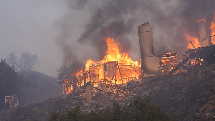 Noch immer lodern die Flammen in weiten Teilen von Los Angeles.