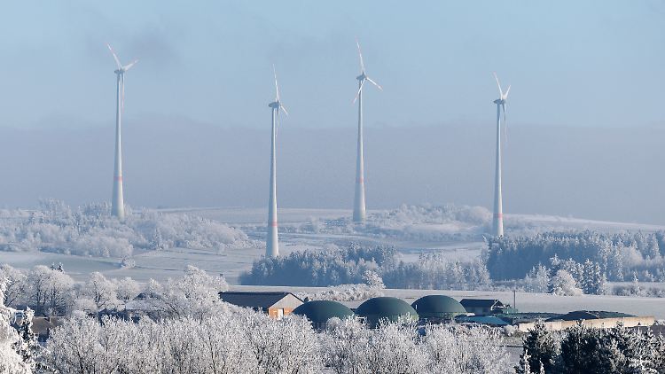 Windkraftanlagen nahe der Stadt Hof in Bayern. Diesen Anblick will Alice Weidel loswerden.