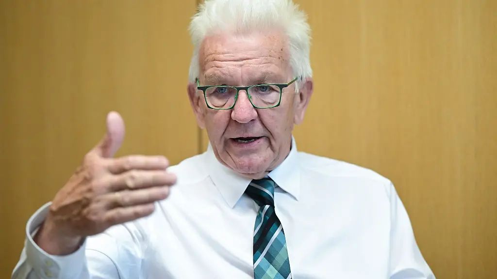 Winfried-Kretschmann-Buendnis-90-Die-Gruenen-Ministerpraesident-von-Baden-Wuerttemberg-spricht