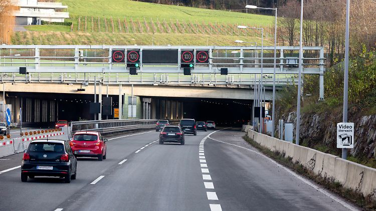 Der Pfändertunnel ist knapp sieben Kilometer lang und liegt rund zehn Kilometer südöstlich von Lindau am Bodensee.
