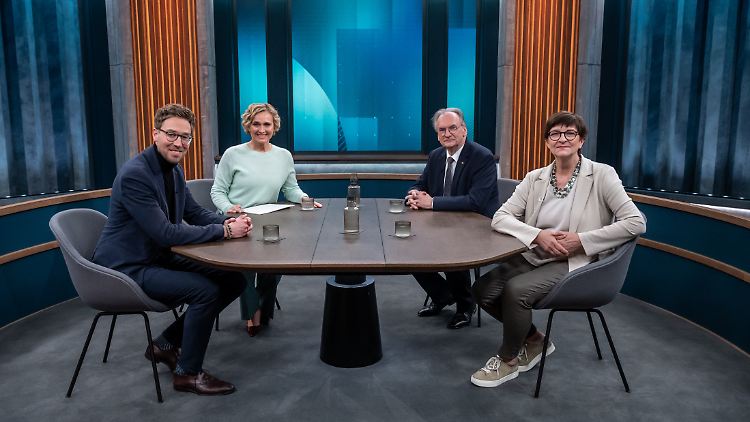 "Schon wieder GroKo? Was Union und SPD für Deutschland wollen", will Caren Miosga von ihren Gästen in Erfahung bringen.