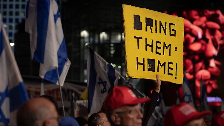Seit nunmehr 465 Tagen befinden sich die Geiseln in den Händen der Hamas. Viele Israelis sind der Meinung, die Regierung tue nicht genug, um sie zurückzuholen.