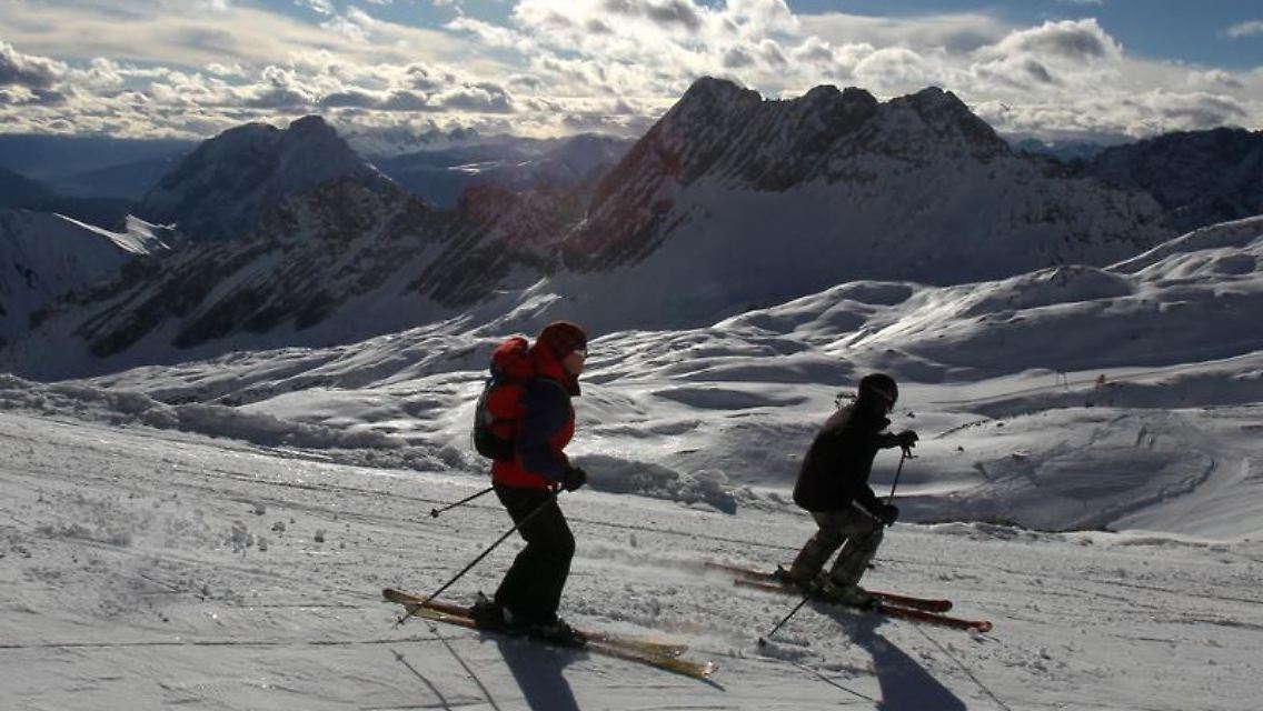 Beliebter Wintersport: Einer Studie zufolge fahren rund 7,4 Millionen Deutsche Ski.