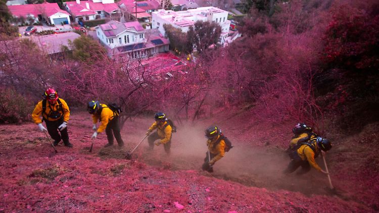 Starke Winde dürften dafür sorgen, dass sich die Flammen in den nächsten Tagen noch weiter durch die Stadt fressen. 