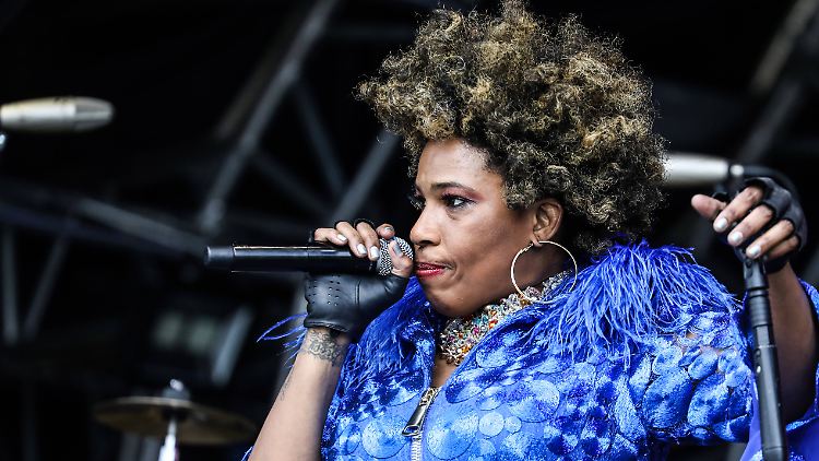 Hätte ihr Kröten-Kostüm wohl gern noch etwas länger getragen: Macy Gray.