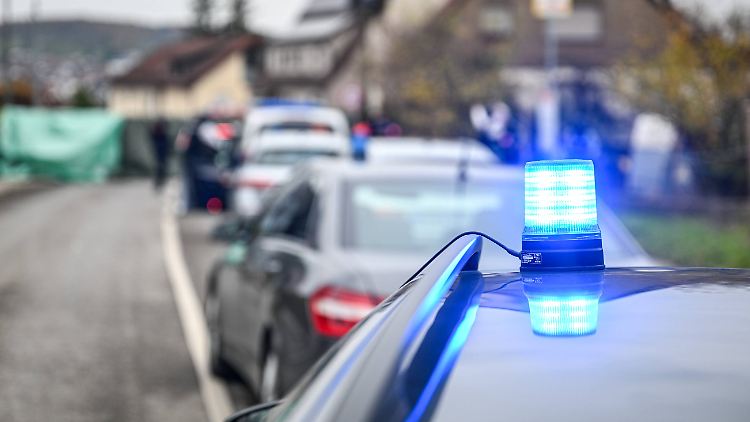 Mehrere Einsatzkräfte rückten an, bevor die Lage eskalierte (Symbolbild).