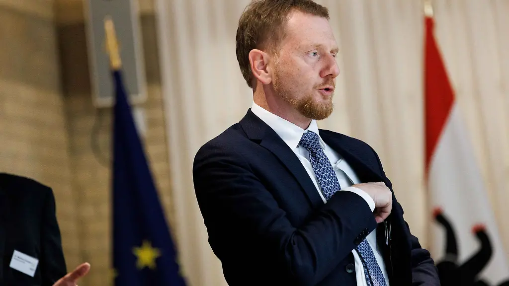 Ministerpraesident-von-Sachsen-Michael-Kretschmer-vor-Beginn-der-Sonderkonferenz-der-Ost-Ministerpraesidenten