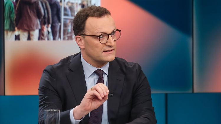 "Sie ignorieren die Probleme illegaler Migration", sagt Jens Spahn in Richtung der Grünen. 