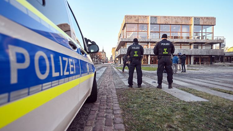 Die Polizei vor dem Bundesverfassungsgericht.