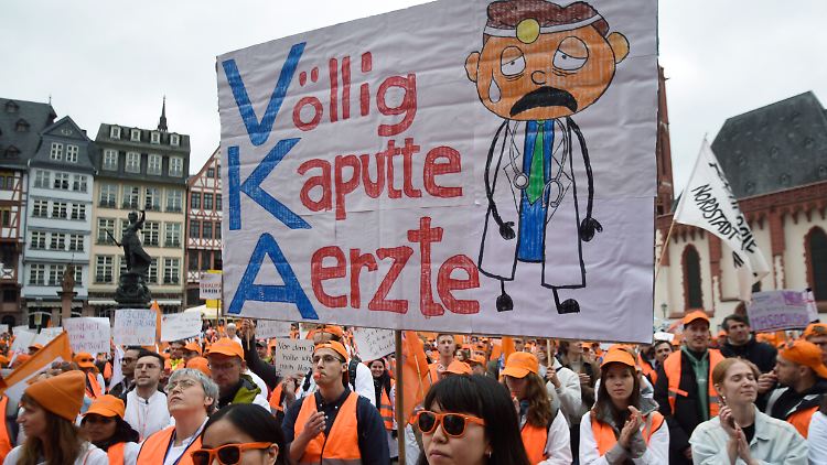 Die Ärzte trafen sich im September zur Großdemo in Frankfurt am Main. 