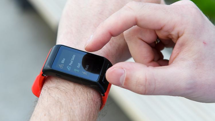 Schrittzähler gibt es in Smartwatches, in Fitnesstrackern und als App für Smartphones. 