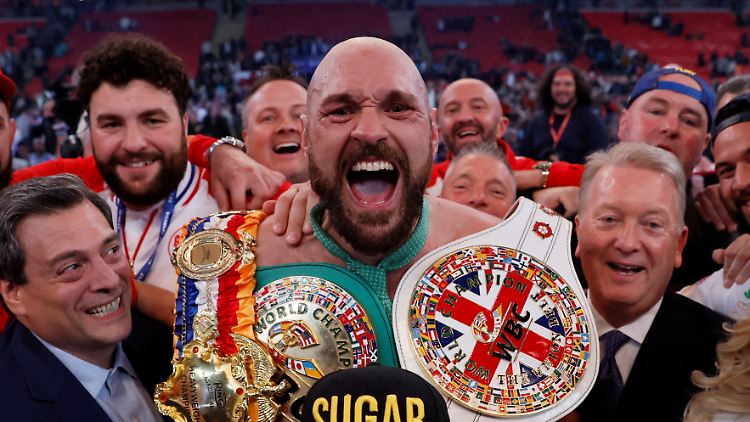 Fury jubelt und tritt ab - immer im Wechsel.