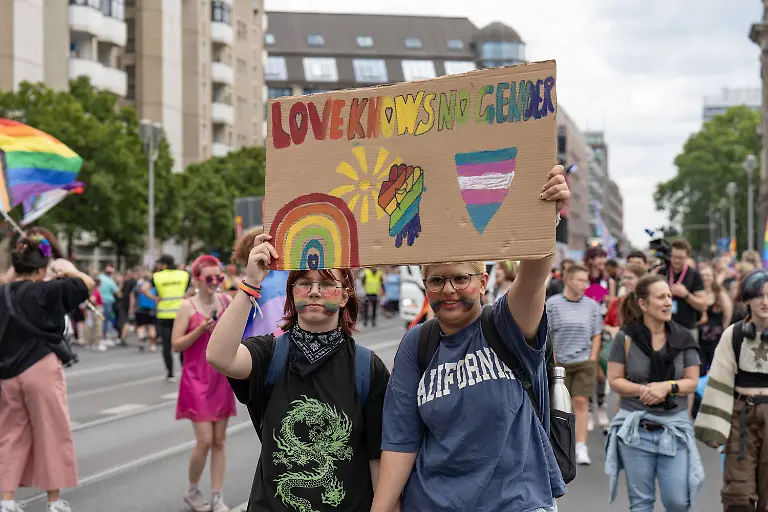 fc4c2e81e30bd6ab7ffdb40747075937