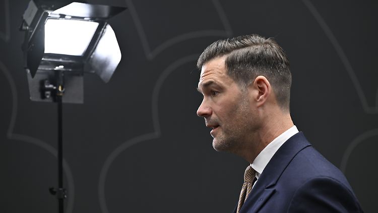 "Die Staatsbürgerschaft muss verdient und darf nicht bedingungslos ausgehändigt werden", sagt der schwedische Migrationsminister Forssell.