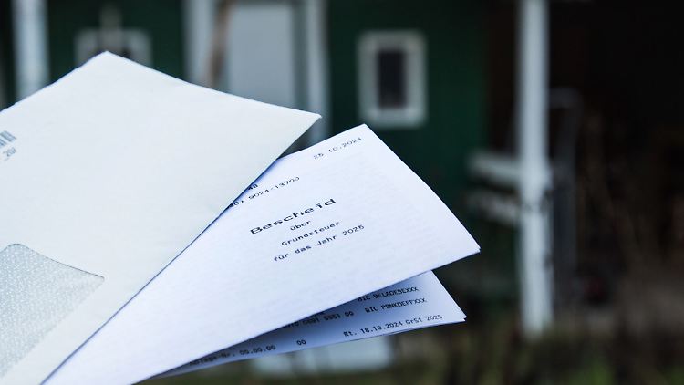 Grundsteuerbescheid für 2025 schon erhalten? Wenn nicht, sollten Sie Ihre quartalsweisen Zahlungen so lange zurückhalten.