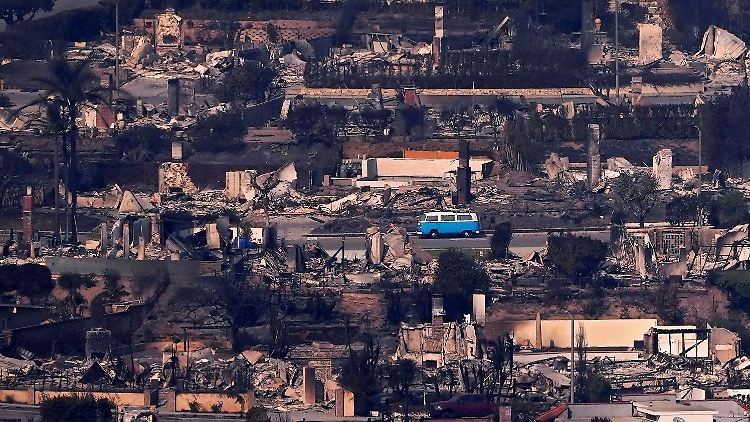 Der VW Bulli "Azul" an der Stelle, wo er vor dem Ausbruch des Feuers geparkt wurde. 