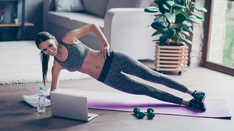 Keine Lust aufs Fitnessstudio? Mit diesen günstigen Fitnessgeräten für zu Hause gelingt ein effektives Training.