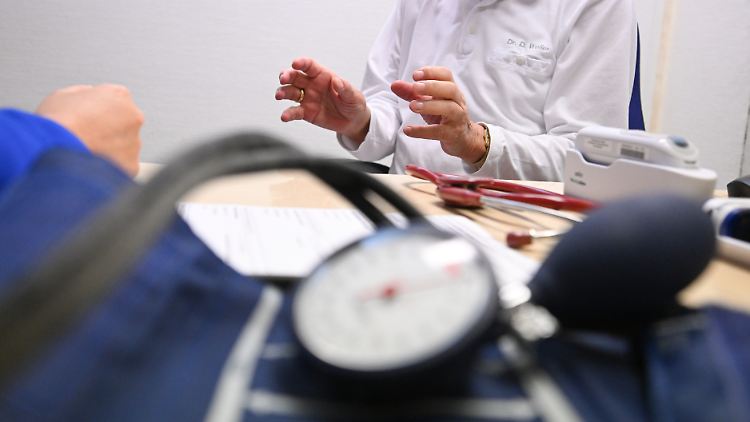 Bei komplexen Krankheiten fühlen sich einige Patienten beim Gespräch mit Ärzten mitunter überfordert.