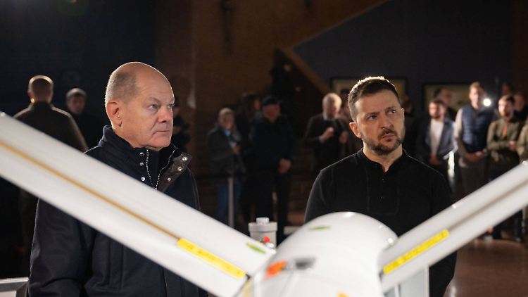 Bundeskanzler Scholz besuchte im Dezember eine Drohnenfabrik in der Ukraine.