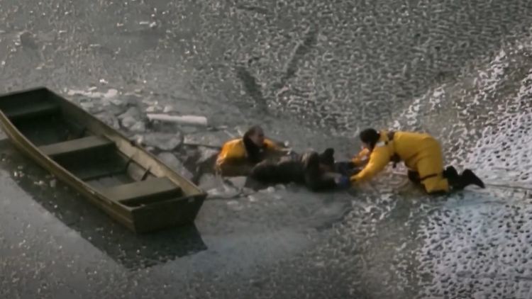 Hund und Herrchen Massachusetts Eis2.jpg