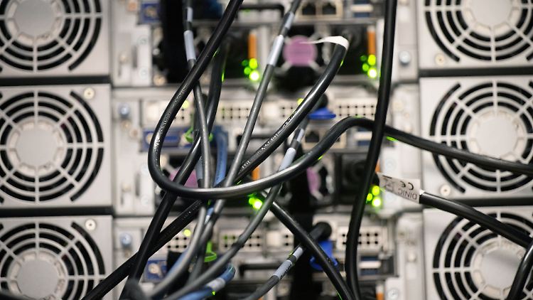 Die Uni Stuttgart erhält bis 2027 zwei neue Supercomputer. Sie sollen Forschern und Unternehmen helfen, komplexe Simulationen zu berechnen.(Symbolbild) 
