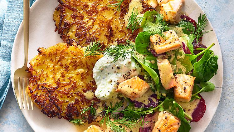 "Rösti mit Salat und Lachs" ist ein Rezept für ein Mittagessen in der Aktivierungsphase. Für die Rösti werden 300 (Typ 1) bis 400 (Typ 3) Gramm Kartoffeln verwendet.