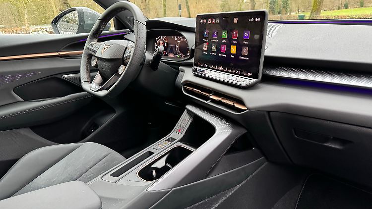 Spannende Innenarchitektur gibt es im Cupra Terramar definitiv. Hier herrscht mehr Sportlichkeit als Noblesse vor.