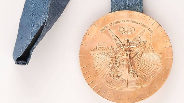 So sollen die Bronzemedaillen der Olympischen Spiele 2024 eigentlich aussehen.