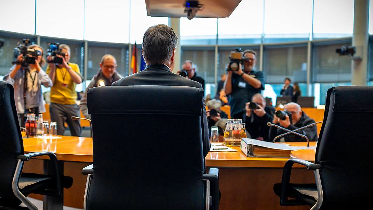 Zeugenvernehmung von Bundeswirtschaftsminister Habeck im Untersuchungsausschuss.