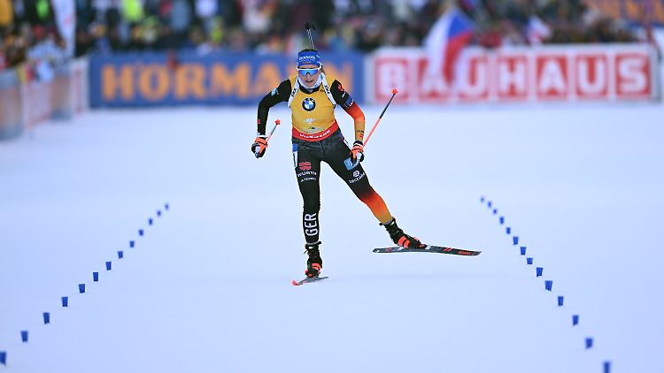 Franziska Preuß lief in Ruhpolding auf Platz zwei ins Ziel.