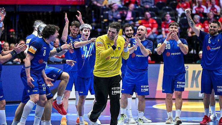 Domenico Ebner und seine Teamkollegen schreiben eine große Handball-Geschichte.