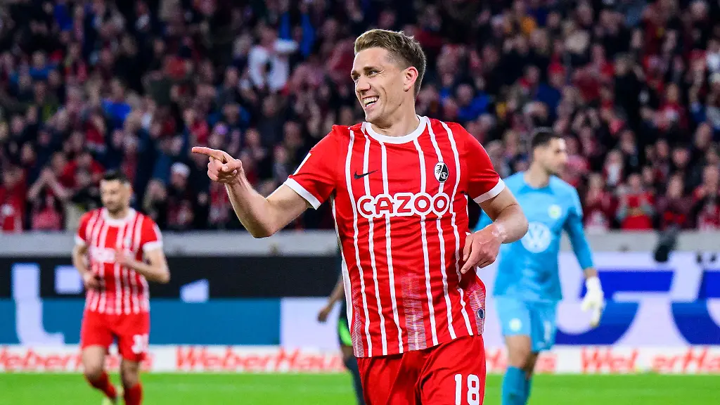 Freiburgs-Nils-Petersen-jubelt-nach-einem-Tor