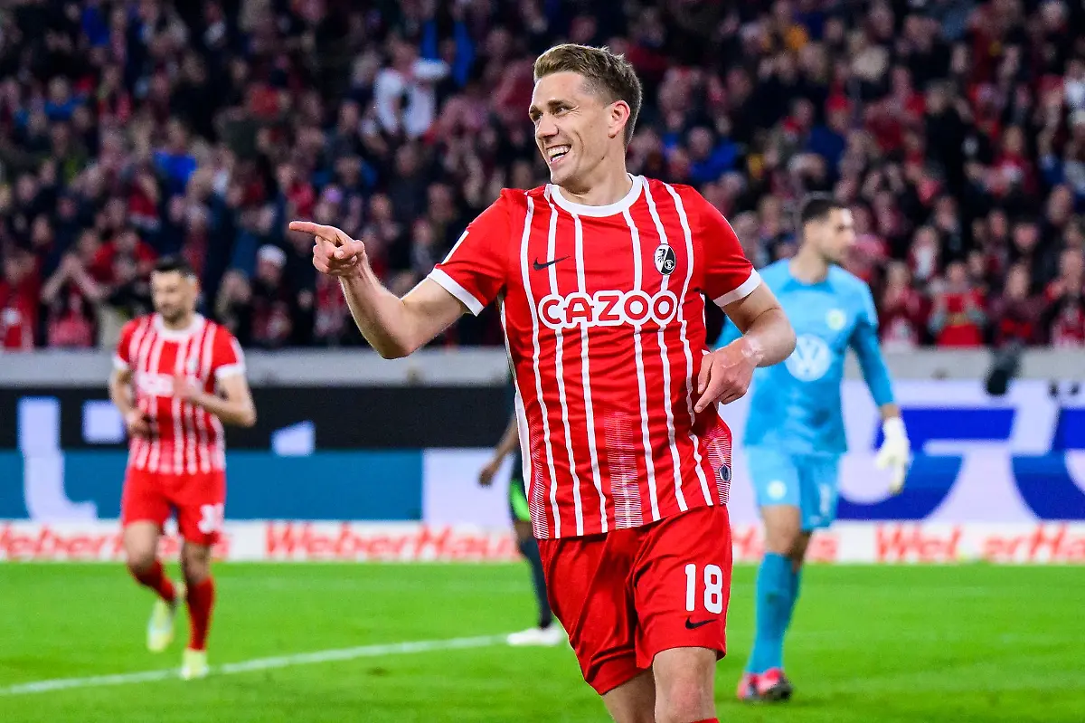 Freiburgs-Nils-Petersen-jubelt-nach-einem-Tor