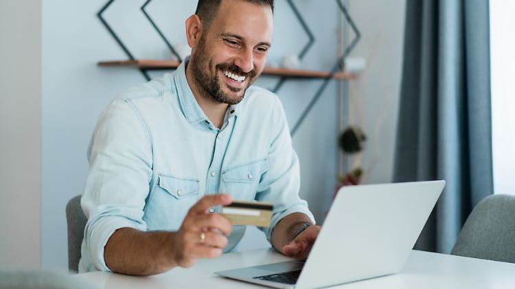 Für wen lohnt sich eine Premium-Kreditkarte wie etwa die American Express Platinum Card? Und welche Vor-und Nachteile haben die Karten?