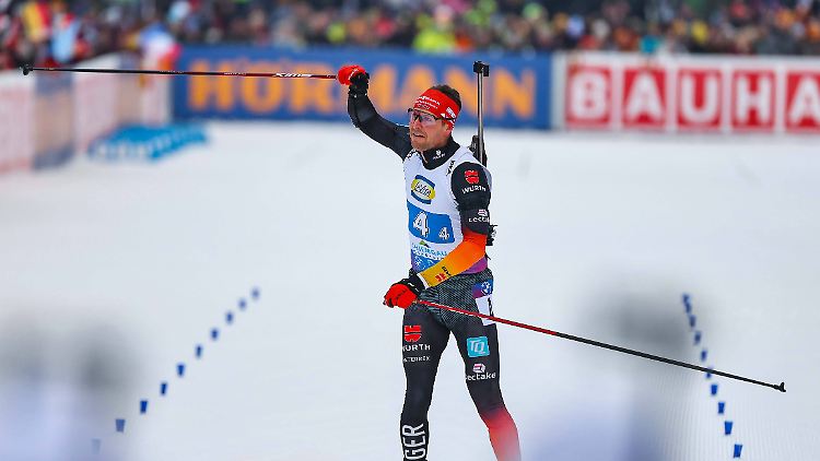 Philipp Nawrath brachte die deutschen Biathleten auf Platz drei ins Ziel.