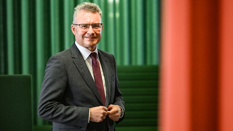 Landkreistagspräsident Achim Brötel spricht sich für schnelle Abschiebungen aus.