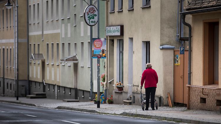 Vor allem in strukturschwachen Regionen des Landes - hier das ostsächsische Niesky - haben die Menschen das Vertrauen in die Demokratie und den Staat verloren.