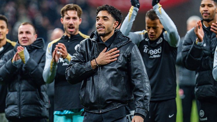 Marmoush genoss den Applaus der Fans.
