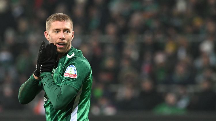 Mitchell Weiser kann es nicht fassen.