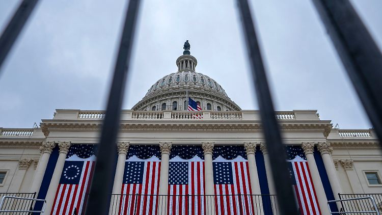 Rund um das Kapitol in Washington laufen die Vorbereitungen für die Amtseinführung auf Hochtouren.
