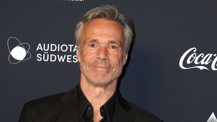 Lebt eigentlich in Bayern, hatte aber auch in L.A. ein Haus: Hannes Jaenicke.