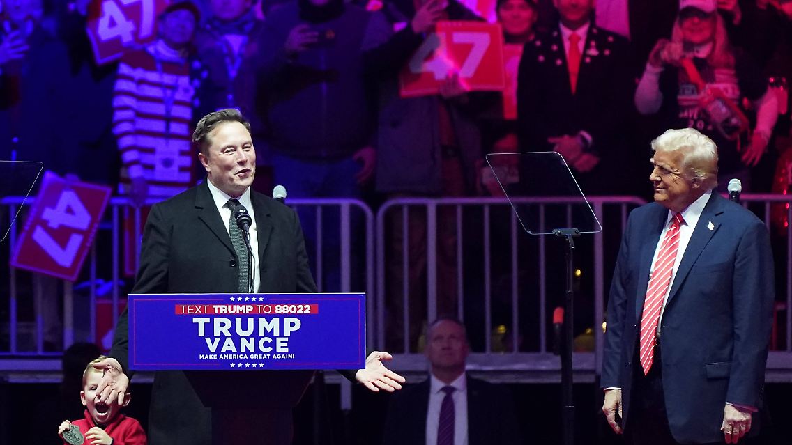 Elon Musk bei dem gestrigen Event im Vorfeld der Vereidigung Donald Trumps in der Capital One Arena in Washington DC
