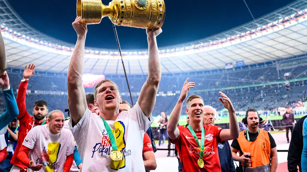 Marcel-Halstenberg-kehrt-von-Pokalsieger-RB-Leipzig-zu-seinem-Heimatclub-Hannover-96-in-die-2-Bundesliga-zurueck