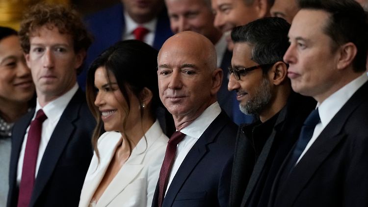 Prominent platziert: Mark Zuckerberg, Jeff Bezos, Sundar Pichai und Elon Musk bei Trumps Amtseinführung.