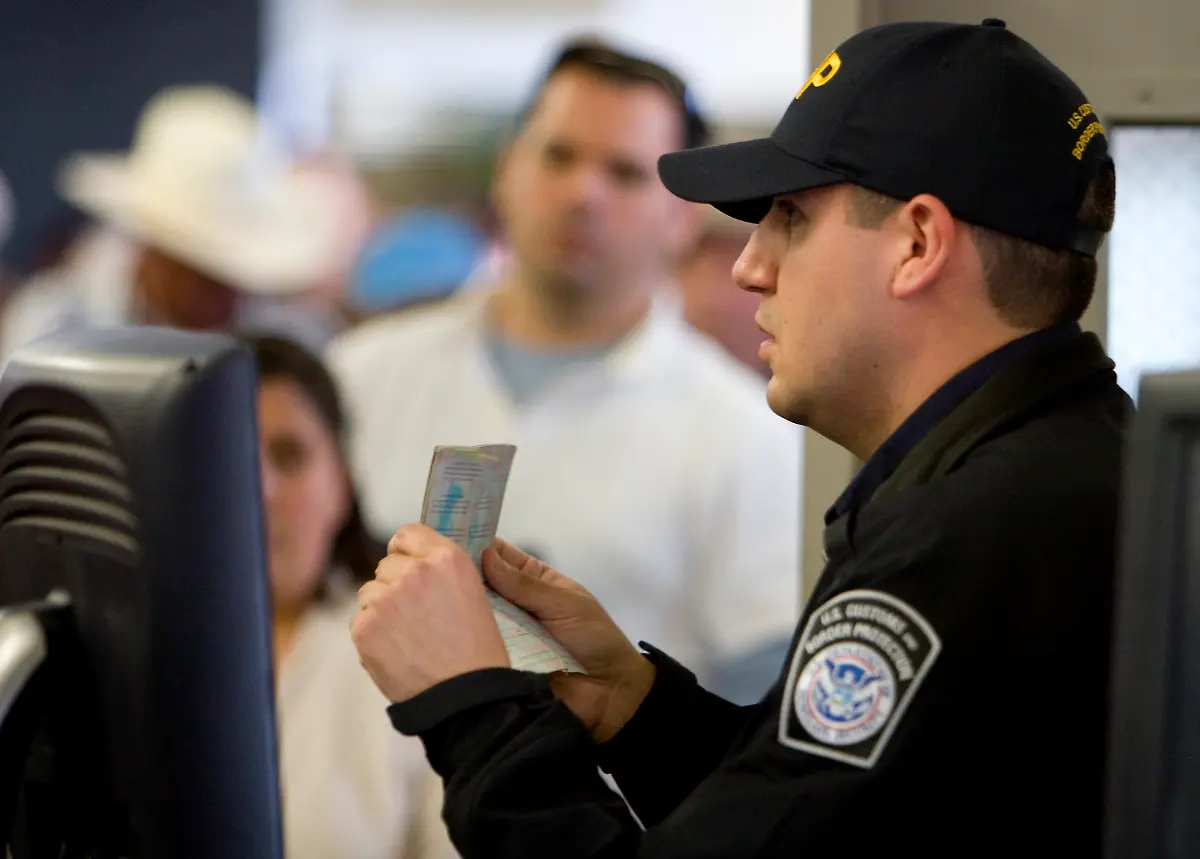 2008-02-01T120000Z-1867661333-GM1DXDYRFDAA-RTRMADP-3-USA