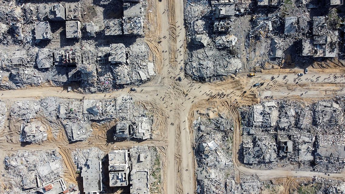 Auch die Infrastruktur - Straßen, Strom- und Wasserversorgung - existiert in großen Teilen nicht mehr.
