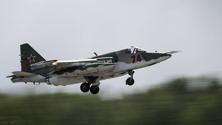 Russische Kampfjets vom Typ Su-25 werden laut Ukraine in Smolensk modernisiert. 